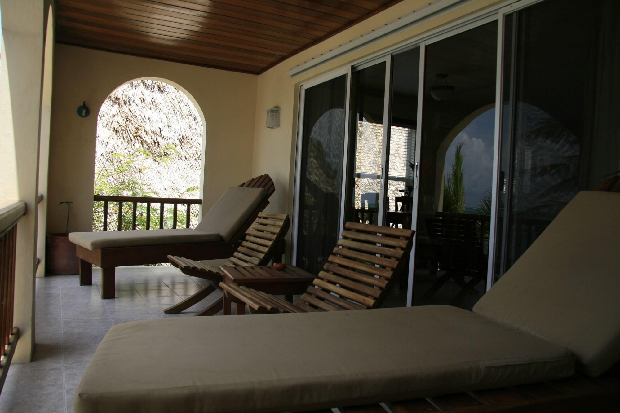 The Palms Oceanfront Suites San Pedro  Esterno foto