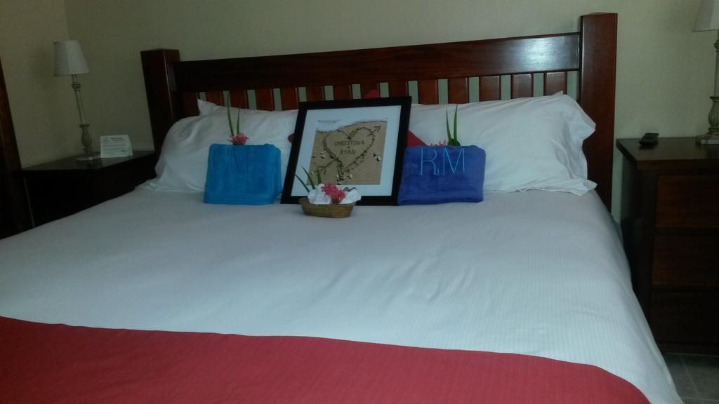 The Palms Oceanfront Suites San Pedro  Esterno foto
